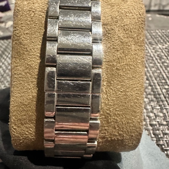 JBW large ladies pink face with zirconias around face and on watch face. - Picture 4 of 6